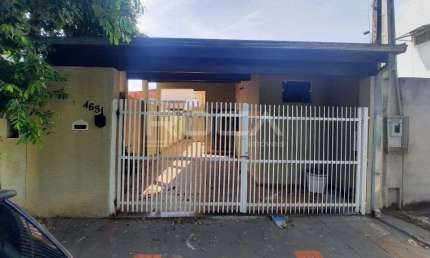 Casa no Jardim São Carlos, São Carlos: 2 dormitórios, 2 banheiros, 2 garagens cobertas!