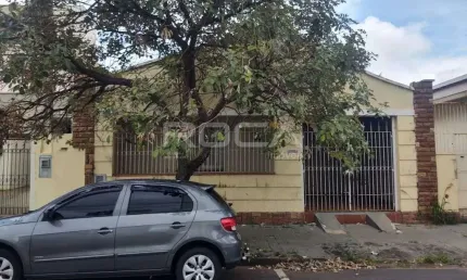 Casa padrão à venda no Centro de São Carlos - 3 dormitórios, garagem coberta