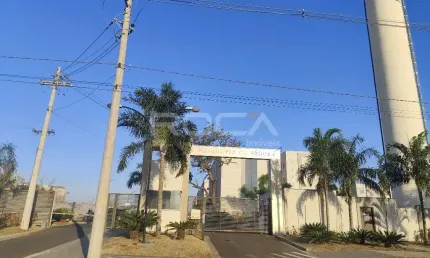 Apartamento padrão com 2 dormitórios no Jardim Embaré em São Carlos