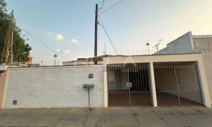 Casa Padrão à venda na Vila Faria, São Carlos: 3 dormitórios, suíte, garagem e muito mais!