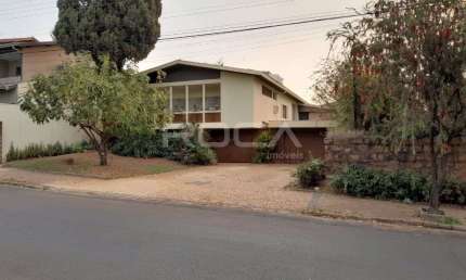 Casa de luxo com piscina e área verde na Vila Monteiro Gleba I