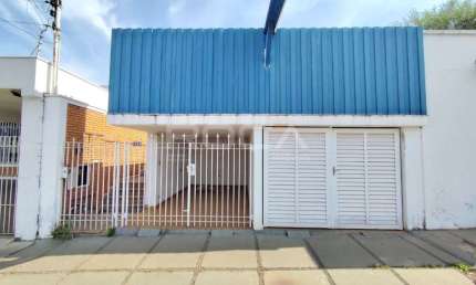 Aluguel de Casa Padrão com 3 Dormitórios no Centro de São Carlos