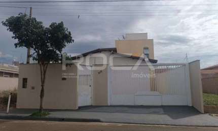Sobrado à venda no Jardim Embaré, São Carlos - 3 dormitórios, 2 suítes, 3 garagens