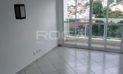 Apartamento de 2 dormitórios com suíte e armários no Jardim Alvorada