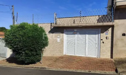 Casa padrão para alugar no Jardim Hikare, São Carlos - 3 dormitórios, piscina e churrasqueira!