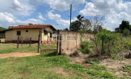 Chácara de luxo em Botafogo, São Carlos: 4 dormitórios, piscina e quiosque!