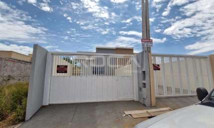 Casa padrão à venda no Parque Industrial, São Carlos - 2 dormitórios, 2 garagens