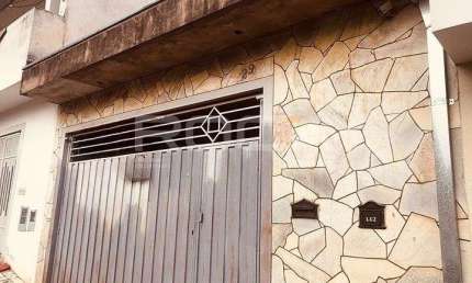Casa à venda no Belvedere, São Carlos - 2 dorms, garagem coberta e muito mais!