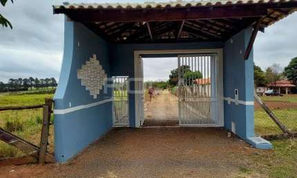 Charmosa Chácara em Condomínio à Venda e locação em São Carlos