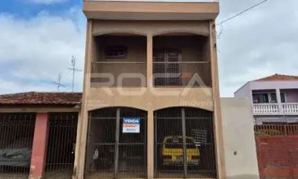 Casa padrão à venda em Vila Brasília, São Carlos: 4 dormitórios, suíte e 2 garagens!