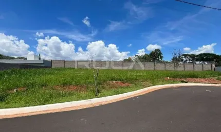 Terreno à venda em condomínio com infraestrutura completa em São Carlos