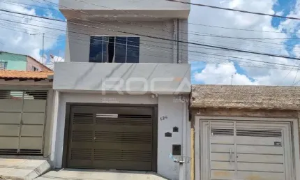 Casa à venda em São Carlos - 3 dormitórios, suíte e garagem coberta!