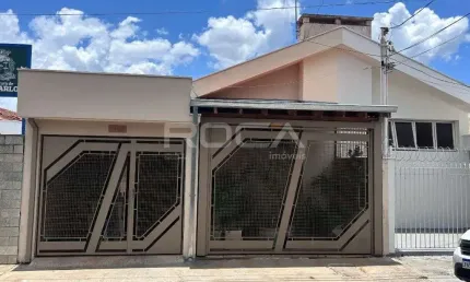 Linda casa à venda no centro de são carlos! 3 dormitórios, suíte, garagem para 2 carros cobertos.