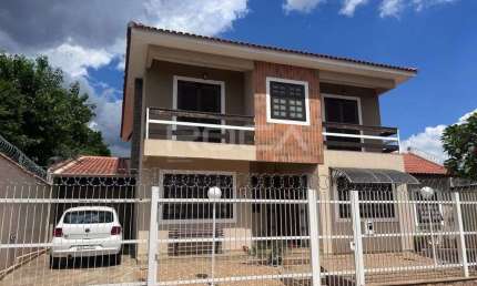 Casa de Alto Padrão no Centro de São Carlos com 3 Dormitórios e 5 Banheiros