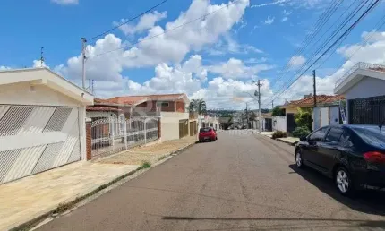 Casa à venda no Jardim Ricetti, São Carlos - 2 dormitórios, suíte, garagem coberta