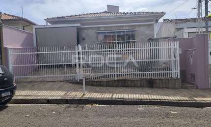 Aluguel de casa padrão com edícula, 3 dormitórios no Centro de São Carlos