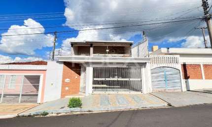 Sobrado de Luxo com 4 Dormitórios e 3 Suítes no Jardim Ricetti - São Carlos