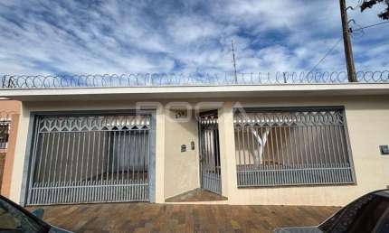 Casa padrão com 2 dormitórios e suíte na Vila Costa do Sol, São Carlos