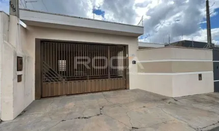 Casa padrão à venda no Jardim Embaré, São Carlos: 3 dormitórios, 1 suíte.