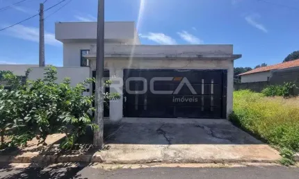Casa à venda no Residencial Samambaia, São Carlos, com 2 dormitórios e piscina!