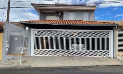 Casa de luxo à venda no Parque Fehr, São Carlos: 4 dormitórios, 3 garagens.