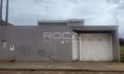 Casa padrão à venda no Jardim Embaré, São Carlos: 3 dormitórios, churrasqueira e garagem coberta
