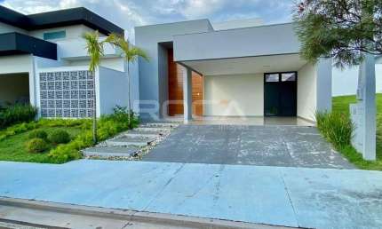 Casa à venda no Jardim Jóckei Club A, São Carlos: 3 dormitórios e 2 garagens