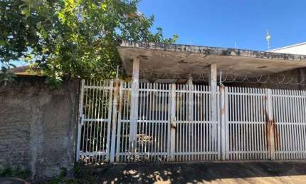 Casa à venda no bairro Vila Prado em São Carlos - 2 dormitórios e 2 banheiros