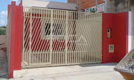 Linda Casa à Venda em Cidade Aracy, São Carlos | 2 Dormitórios, Espaço Confortável!
