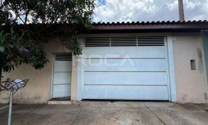 Casa padrão com 2 dormitórios no Jardim Araucária, São Carlos