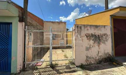 Charmosa casa à venda no bairro Jardim Tangará em São Carlos