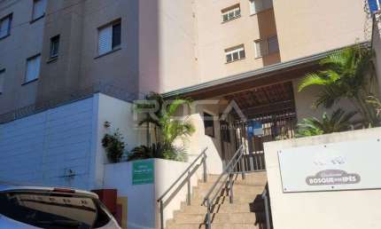 Apartamento de 2 dormitórios com móveis planejados no Recreio São Judas Tadeu em São Carlos
