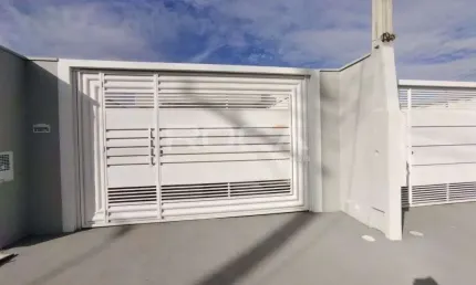 Casa à venda no bairro Parque Industrial, São Carlos - 2 dormitórios, suíte e 2 garagens!