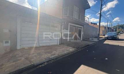 Casa à venda em Novo Horizonte, São Carlos: 2 dormitórios, 2 garagens cobertas!
