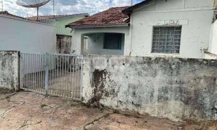 Aluguel de casa padrão com 2 dormitórios na Vila Boa Vista em São Carlos
