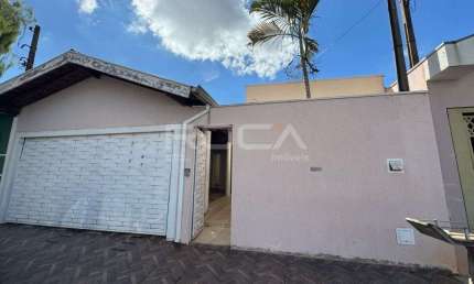 Casa moderna com piscina e churrasqueira no Condomínio Parque Fehr em São Carlos