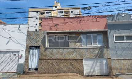 Casa padrão à venda na Vila Prado, São Carlos | 3 dormitórios, 6 garagens