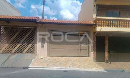 Casa à venda no bairro Cruzeiro do Sul em São Carlos - 3 dormitórios, 1 suíte, 2 garagens cobertas