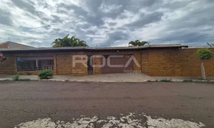 Casa Padrão de 4 dormitórios com suíte no Jardim Cardinalli, São Carlos