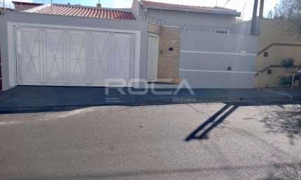 Casa Padrão com 3 dormitórios no Parque dos Timburis, São Carlos