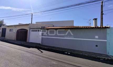 Casa padrão à venda na Vila Brasília, São Carlos - 2 dormitórios e garagem coberta!