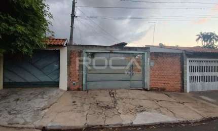 Casa à venda no Astolpho Luiz do Prado, São Carlos - 3 dormitórios, armários na cozinha!