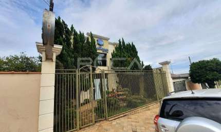 Imóvel comercial no Jardim São Carlos - Salão com 4 banheiros e muito mais!