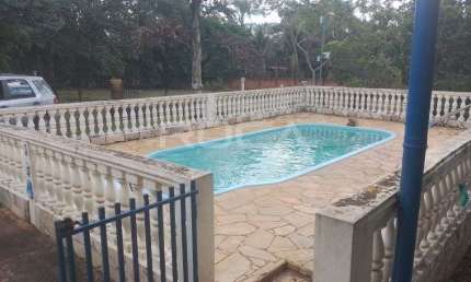 Chácara à venda em São Carlos: ampla casa com 2 dormitórios