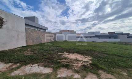 Oportunidade única! Terreno padrão à venda no bairro Faixa Azul em São Carlos.