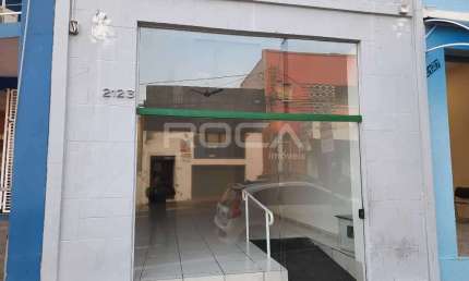 Espaço comercial no CENTRO de São Carlos com 2 banheiros, cozinha e escritório