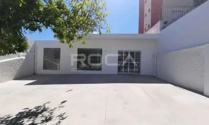 Casa comercial à venda no Centro de São Carlos - Com 3 dormitórios e 3 garagens!