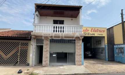 Casa Comercial à venda em Santa Felícia São Carlos: 2 dormitórios, suíte, armários, garagem coberta