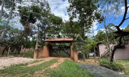 Casa à venda em Arace de Santo Antonio, São Carlos - 3 dormitórios com suíte e área de lazer completa