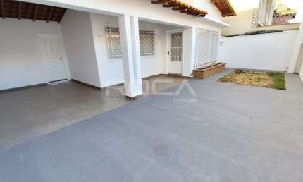 Casa padrão para alugar no Jardim Lutfalla, próximo a saída da Matemática da USP São Carlos